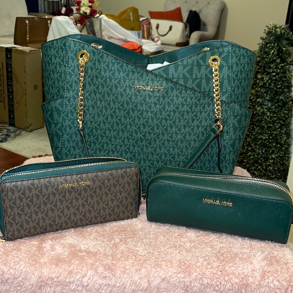 Stunning Signature Michael Kors tote with matching wallet and makeup bag.